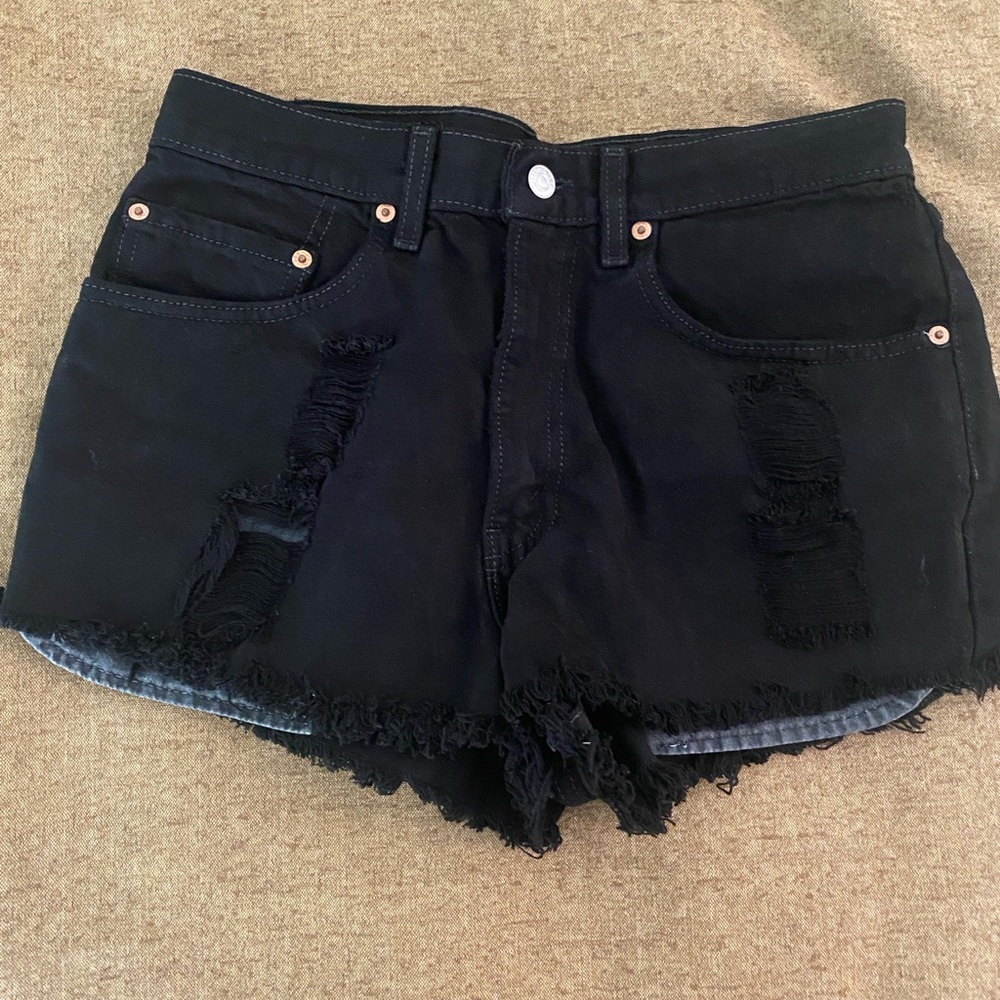 Vintage Levi’s 550 Relaxed Fit Black Shorts